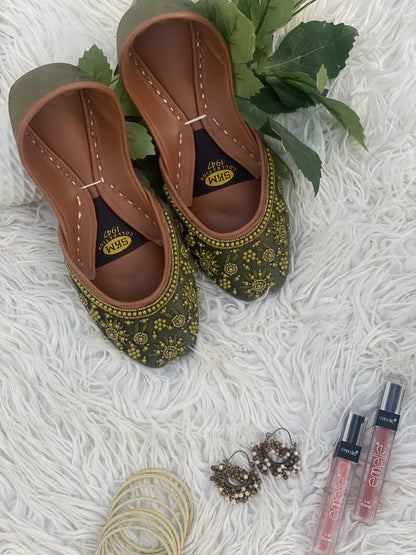 Luxury Golden Embroidered Handmade Khussa